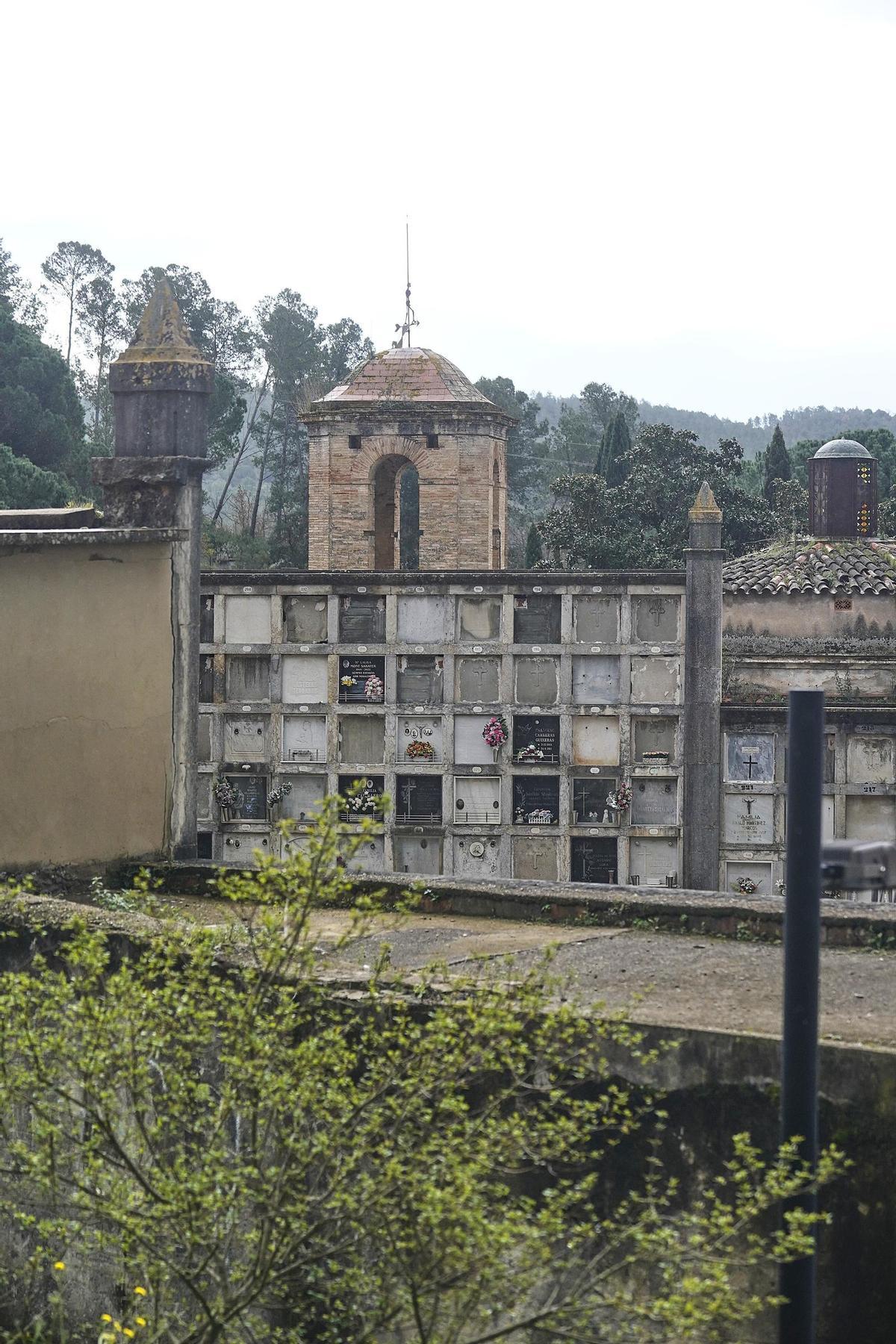 Les imatges del Cementiri Vell de Girona després dels actes vandàlics a una vintena de tombes Les imatges del Cementiri Vell de Girona després dels actes vandàlics a una vintena de tombes