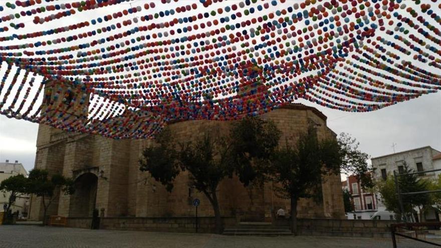 168 peñas y 25 actividades, en la feria que comenzó ayer