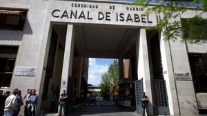 Registro de la Guardia Civil en la sede central del Canal de Isabel II.