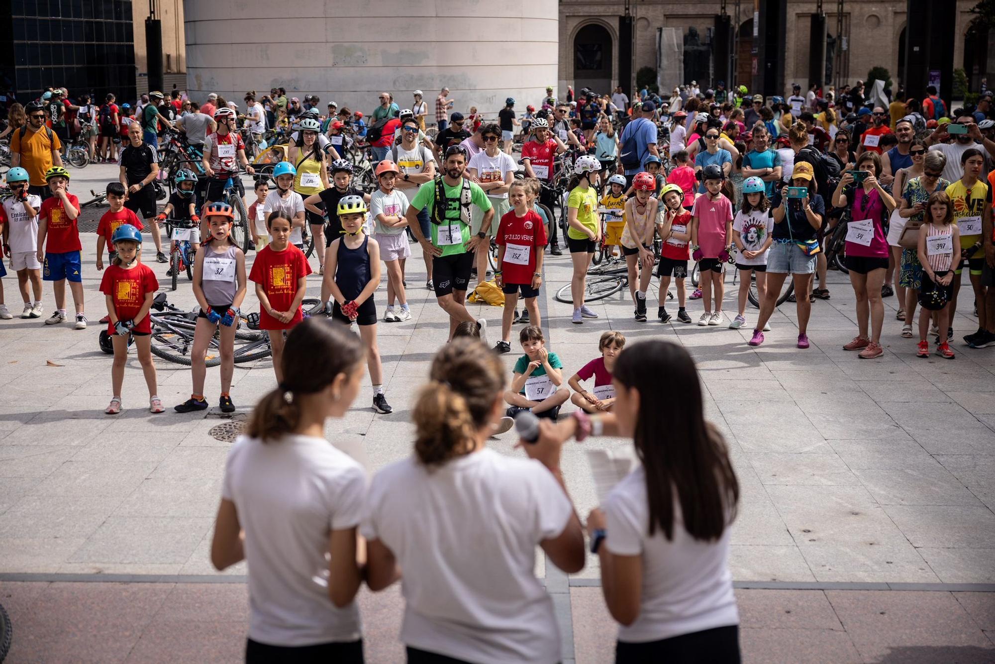 En imágenes | La tradicional bicicletada escolar toma las calles de Zaragoza este domingo