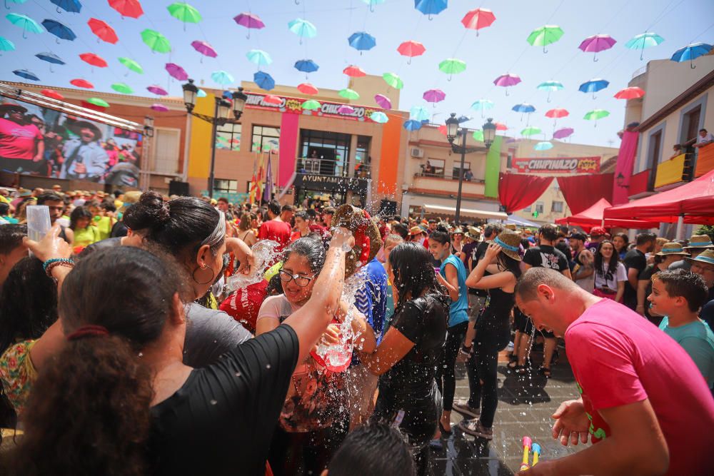 Los catralenses y muchos vecinos de la Vega Baja estallan en alegría y fiesta para iniciar las celebraciones de San Juan con el chupinazo