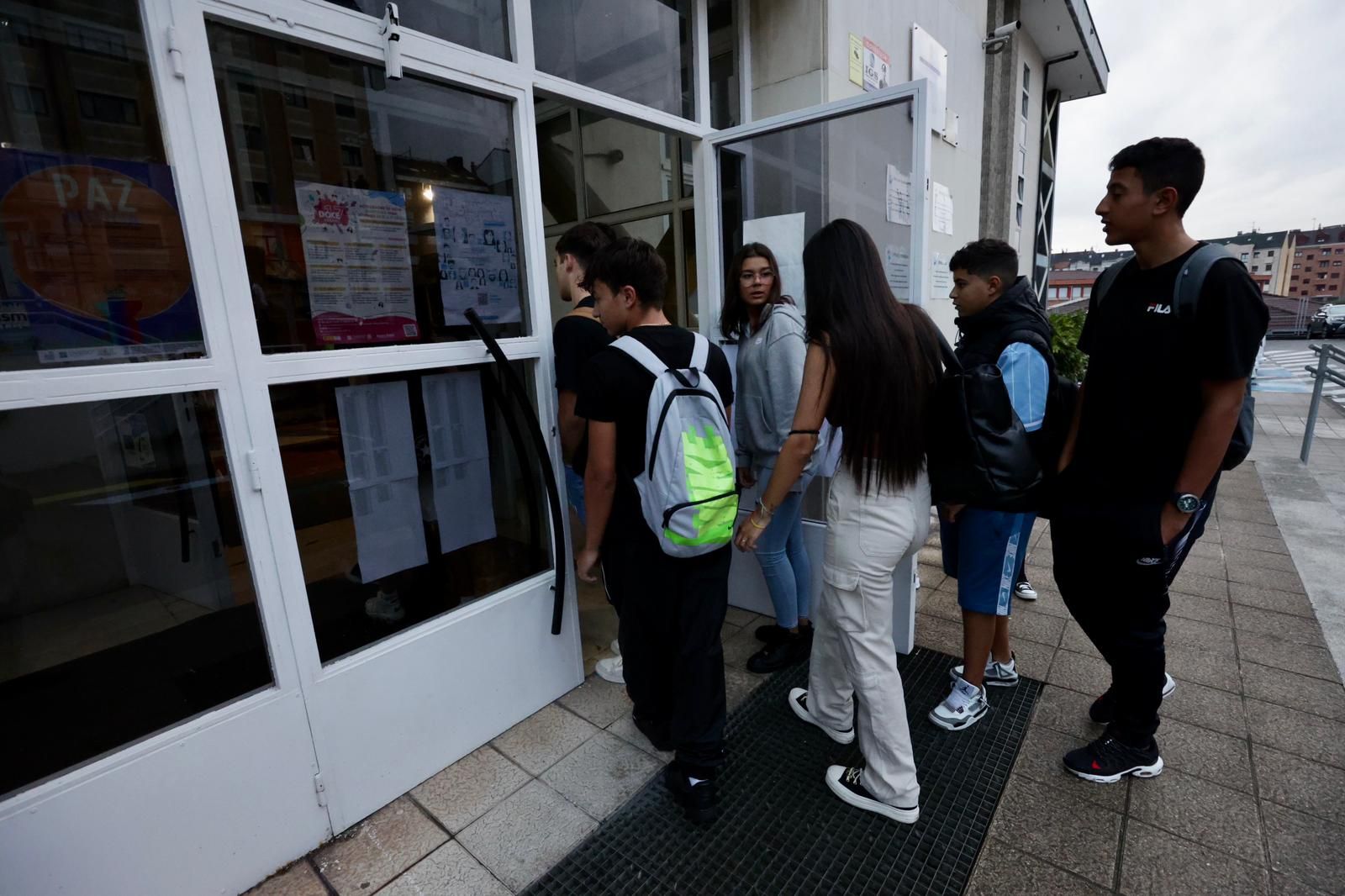 Los escolares asturianos vuelven a las aulas