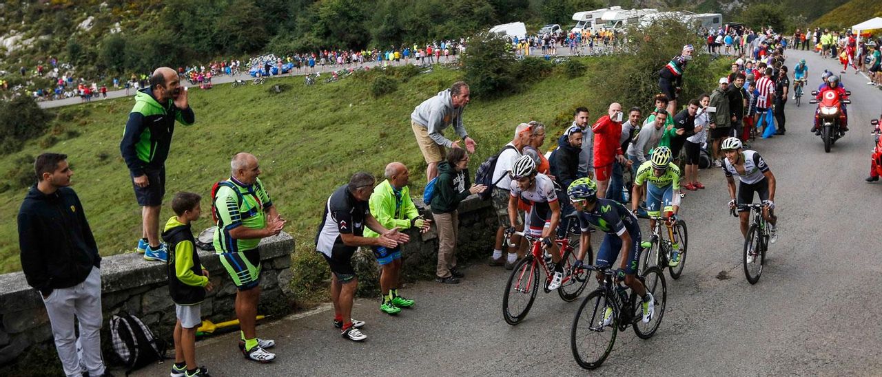 Ambiente a la subida a los Lagos en La Vuelta España en 2016