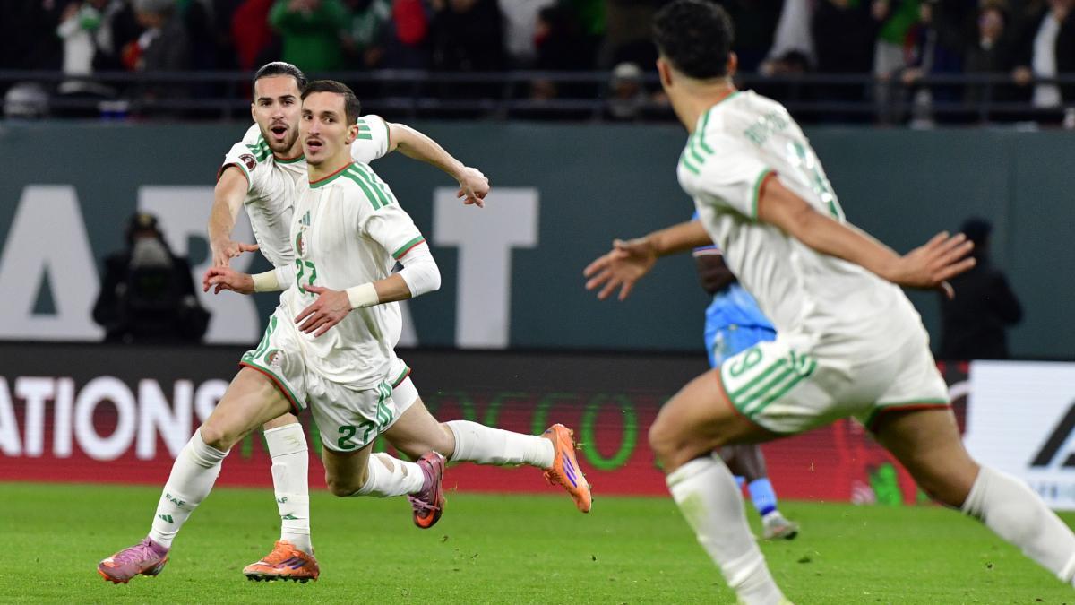 Un trallazo de Boulbina lleva a Argelia a cuartos en el último suspiro