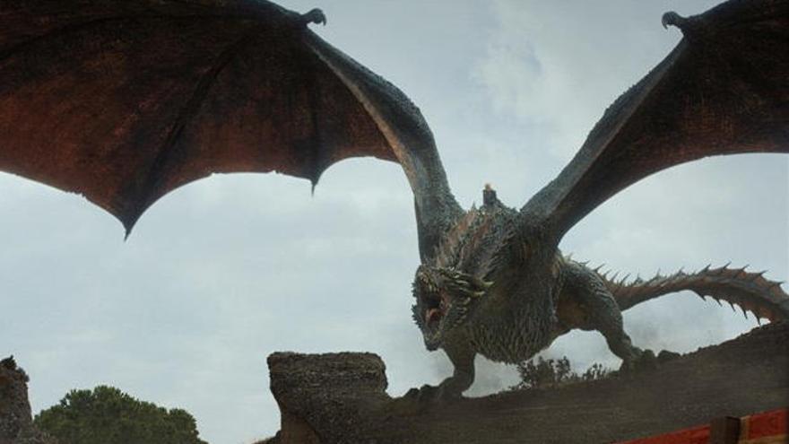 Daenerys y Drogon en &#039;Juego de Tronos&#039;.