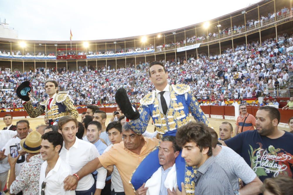 José Tomás y Manzanares salen por la puerta grande