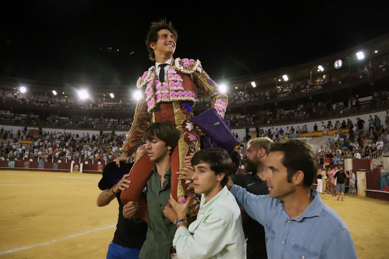 Roca Rey desata la locura en la "Picassiana" de Málaga