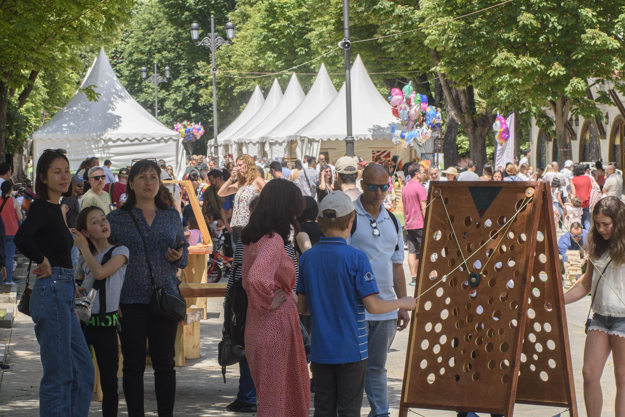 Galería de fotos: buen ambiente y sol en la celebración de la feria de la Ascensión en Oviedo