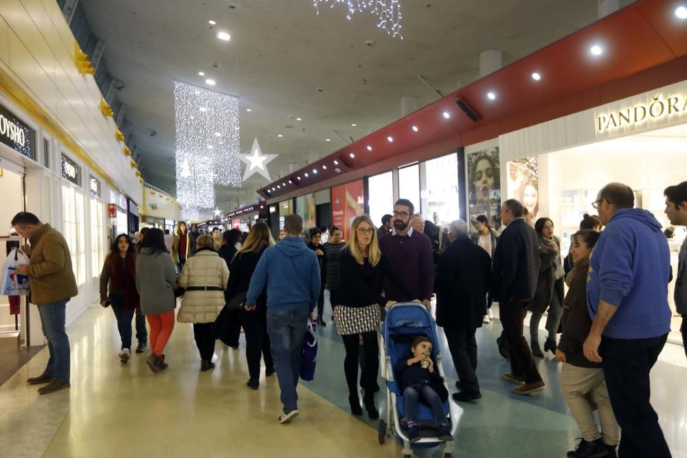 Los valencianos aprovechan el puente para comprar