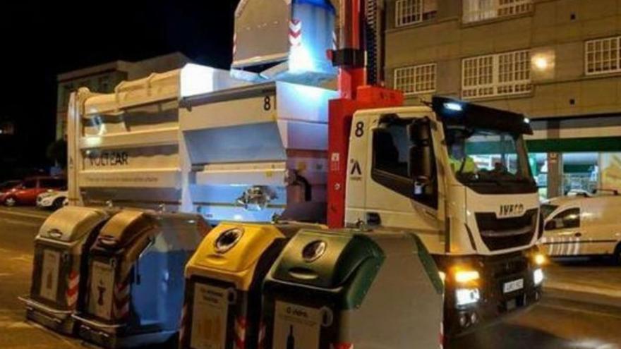 Arteixo extiende el contrato de camiones de basura mientras recibe los nuevos vehículos