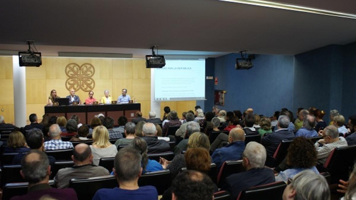 Acto de presentación de la Candidatura Unitària Republicana i Sobiranista en Mataró.