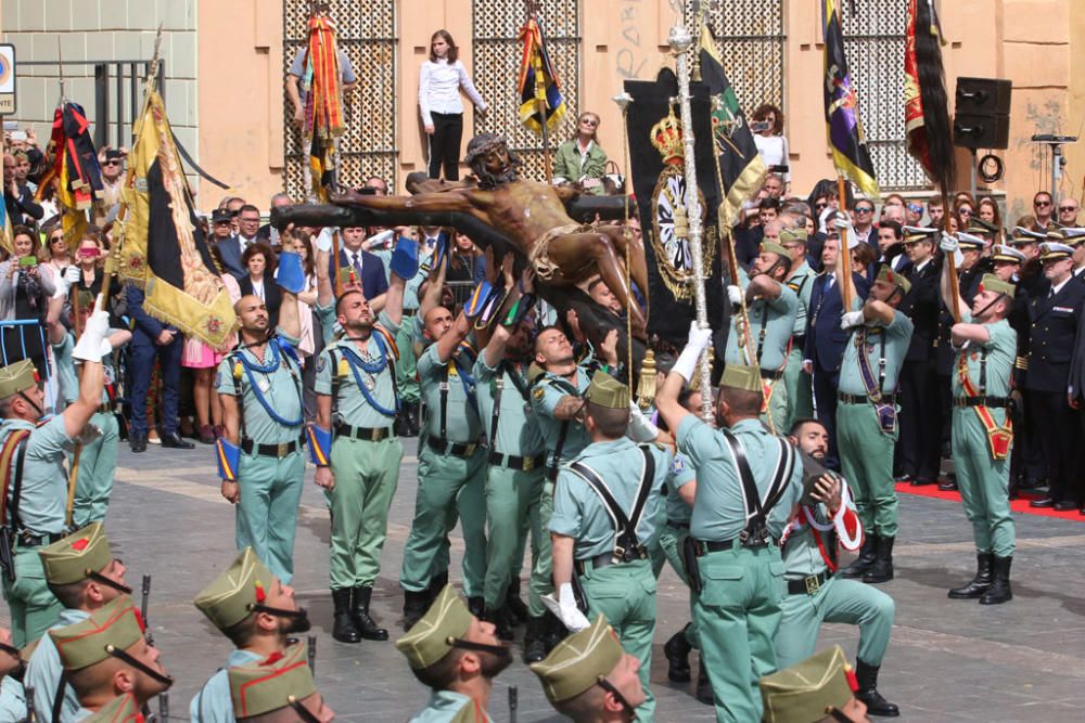 Tras desembarcar en el puerto de Málaga, la Compañía de Honores de la X Bandera del Tercio 'Alejandro Farnesio', IV protagoniza uno de los momentos más intensos de la Semana Santa de Málaga