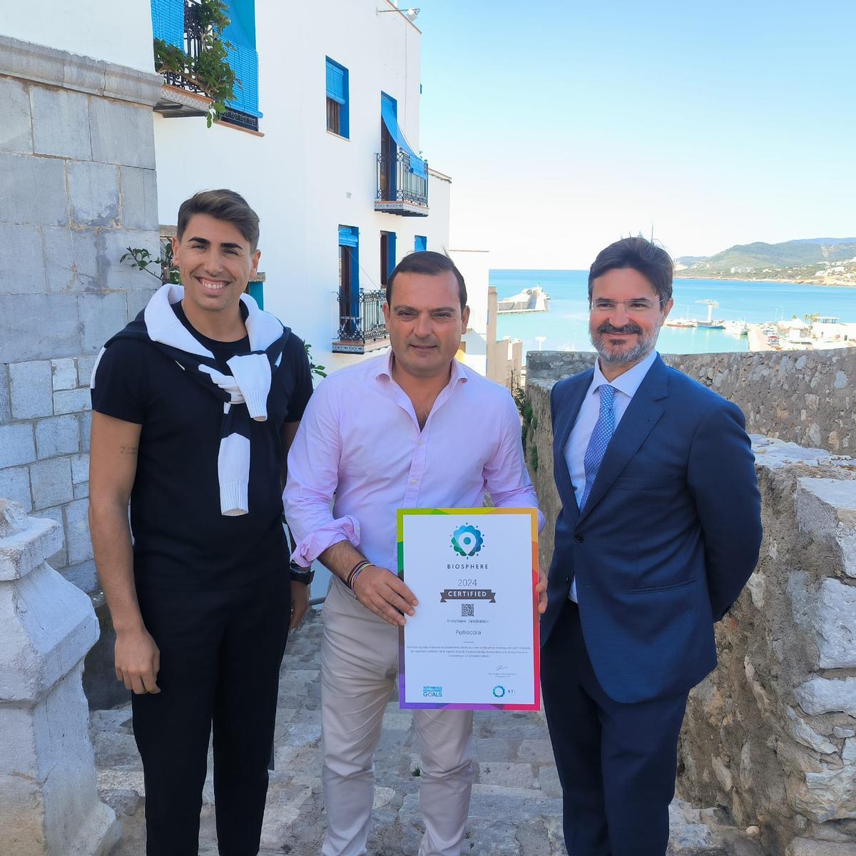El alcalde, Andrés Martínez, ha recibido la certificación de manos de Patricio Azcárate Díaz de Losada, Secretario General del Instituto de Turismo Responsable.