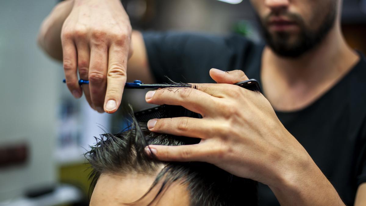El corte de pelo de los 90 para hombre que vuelve este 2023 (y no es con  degradado) - La Nueva España