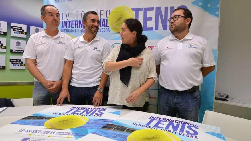 Noli Álvarez y Miguel Balea junto a Anxos Riveiro y Roberto Vega. // Gustavo Santos