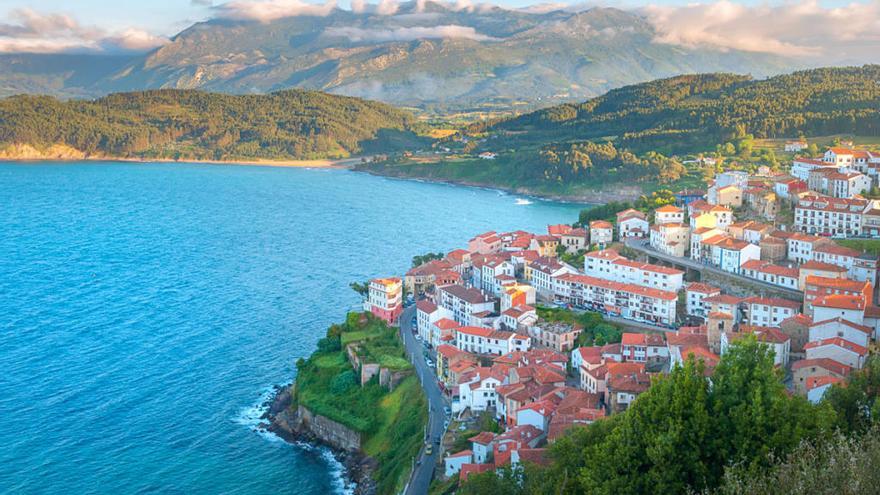 Lastres en Asturias, un pueblo con encanto para descubrir este verano.