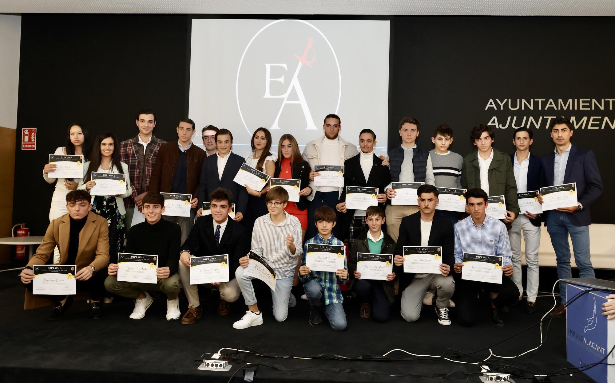 Entrega de diplomas de finde curso a los alumnos de la Escuela Taurina de Alicante