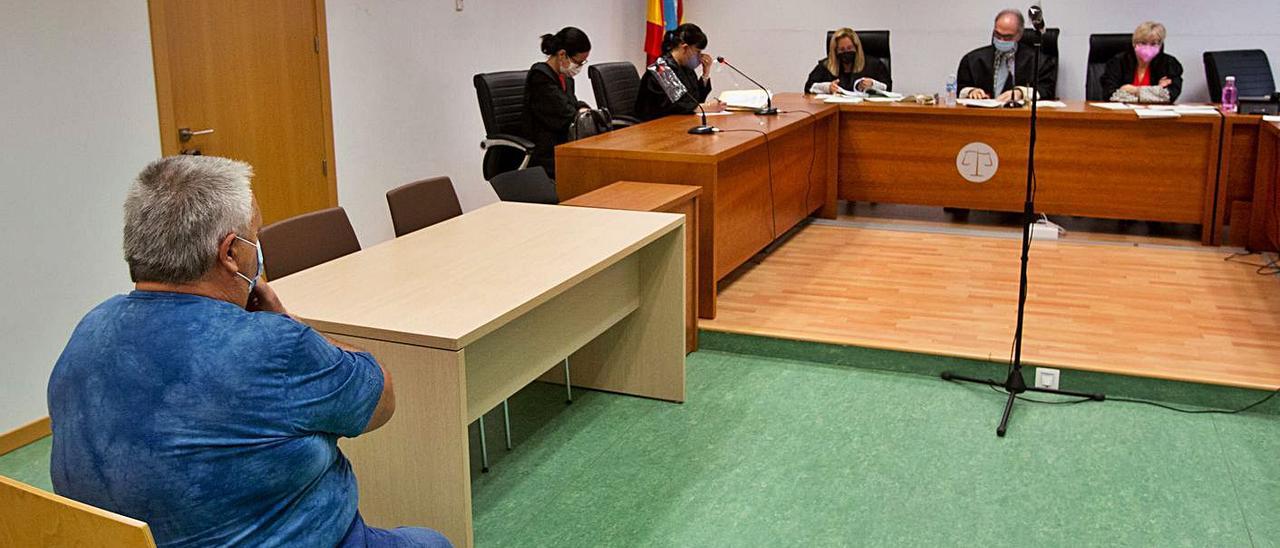 El acusado ayer en el juicio celebrado en la Audiencia de Alicante.