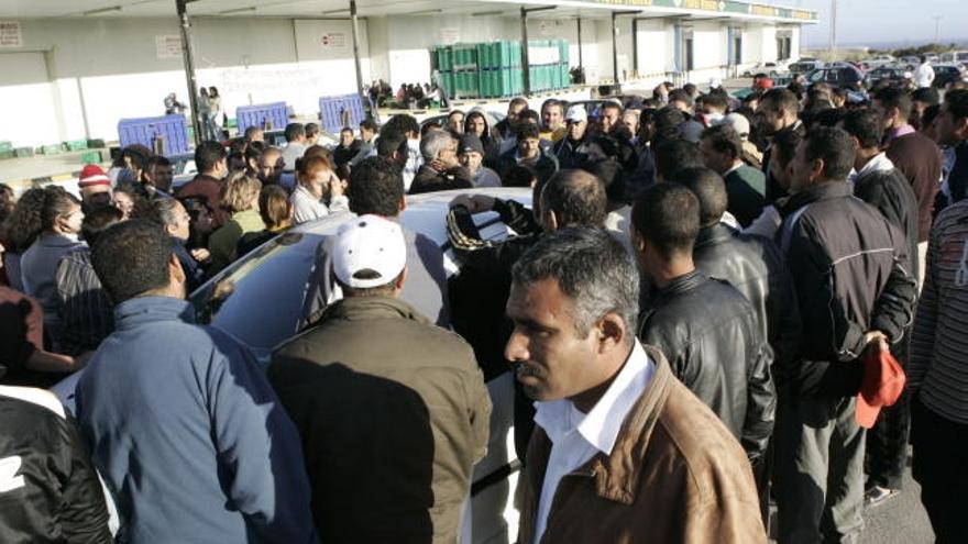 Los trabajadores, en huelga desde hace 15 días, se concentraron ayer, como todos los días, en las instalaciones