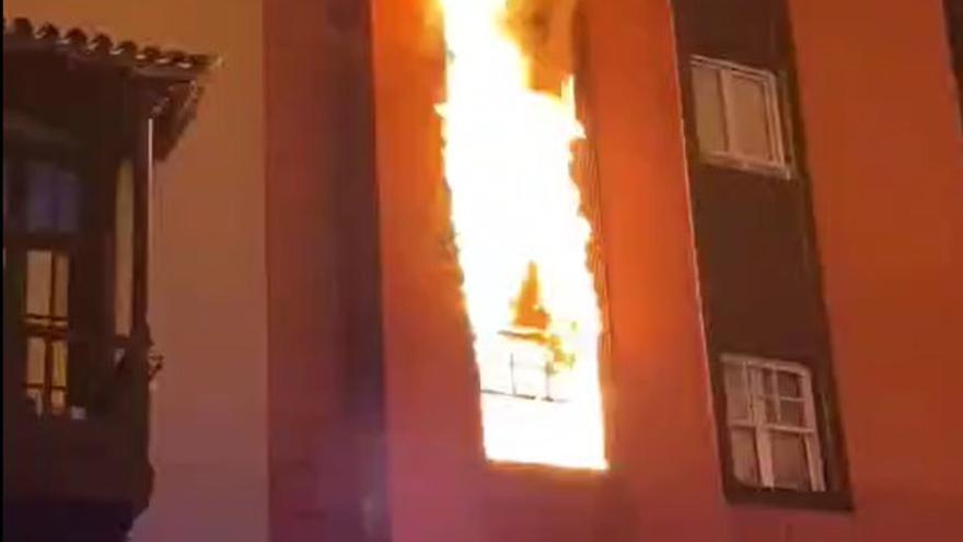 Incendio en el Puerto de la Cruz