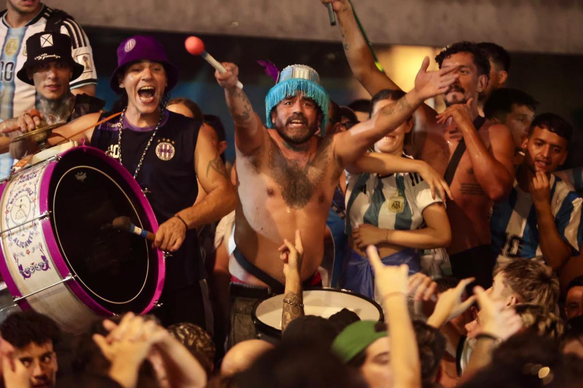 Argentina celebra el pase a la final en Alicante e Inglaterra llora en Benidorm: las dos caras de la moneda