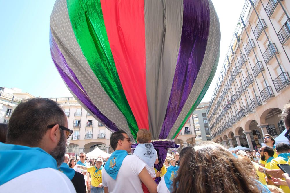 Traca y suelta de globos en las fiestas de Elda