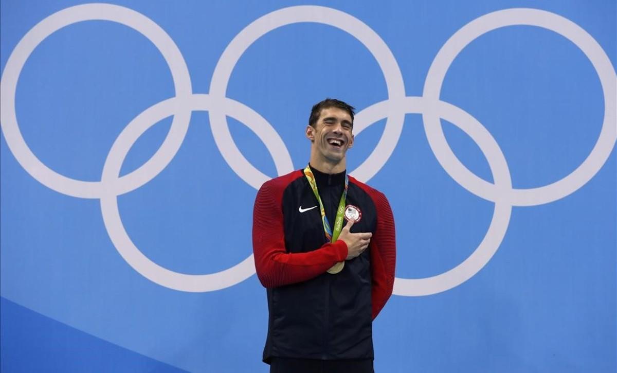 lmendiola35041618 usa s michael phelps laughs on the podium with his gold meda160810044732