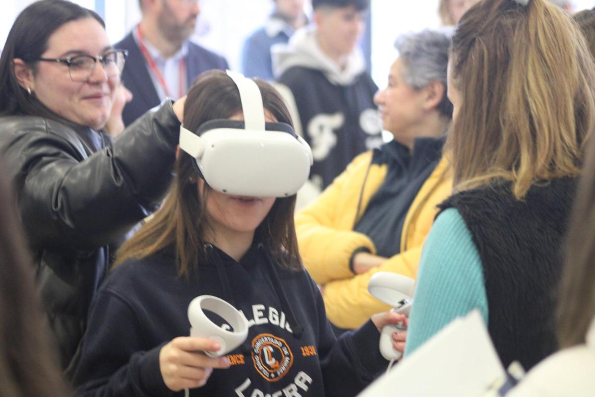 Participantes en la feria de la FP del año pasado en Mieres.