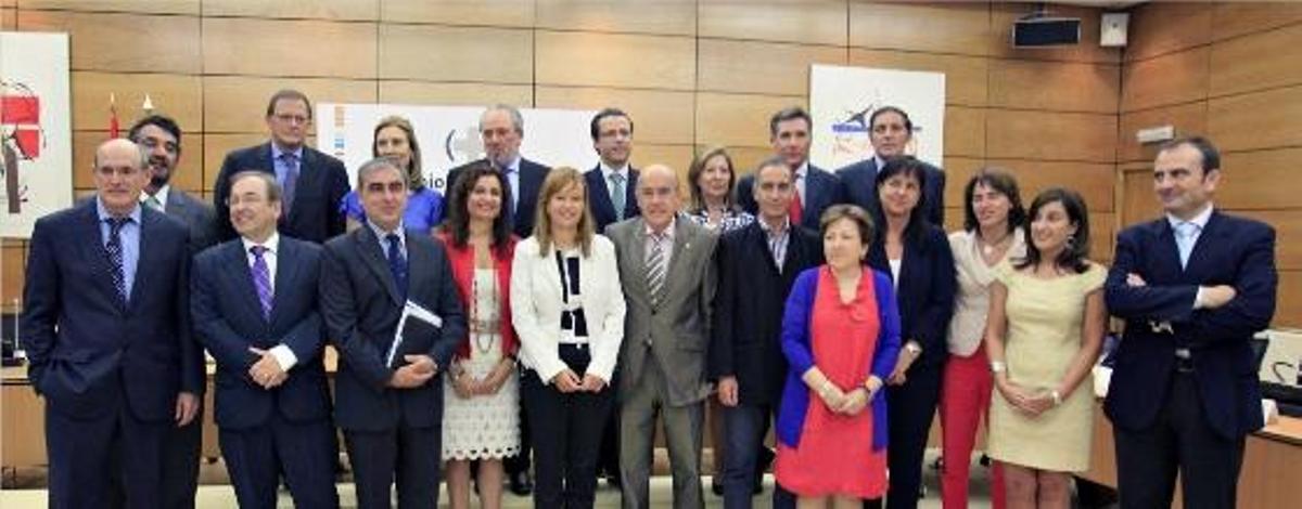 Pajín y los consejeros de Sanidad de las distintas comunidades autónomas, ayer en Madrid.