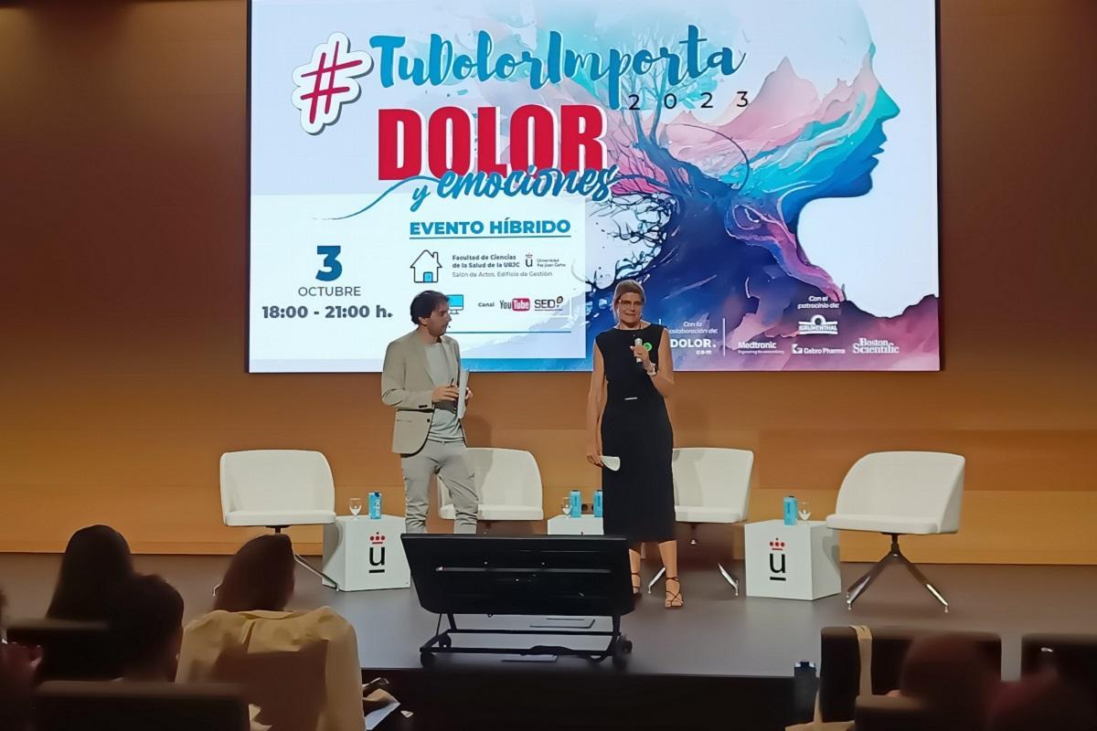 Molo Cebrián, productor y presentador de #EntiendetuMente, y María Madariaga, anestesióloga y presidenta de la SED.