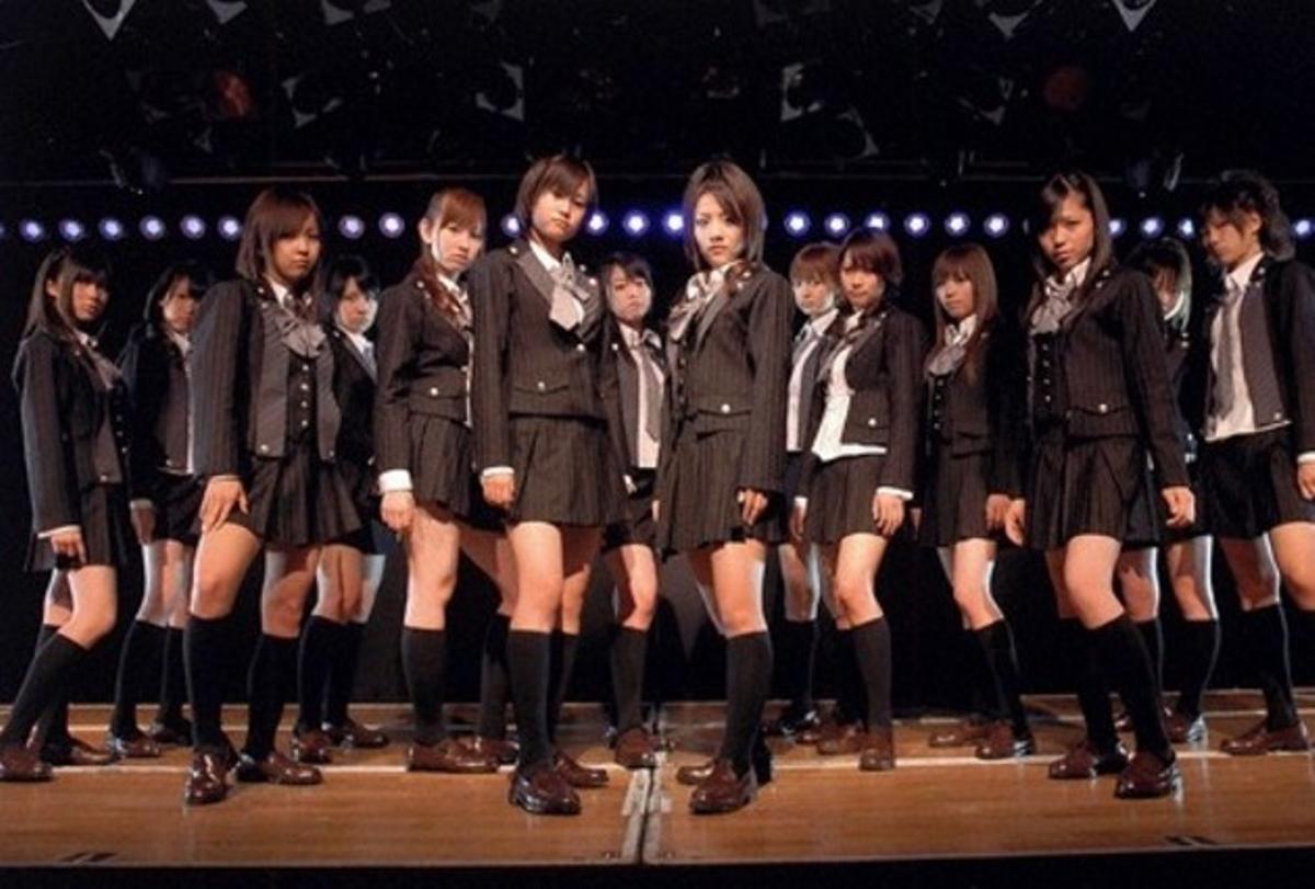 Algunes de les integrants del grup AKB48. Algunes de les integrants del grup AKB48.