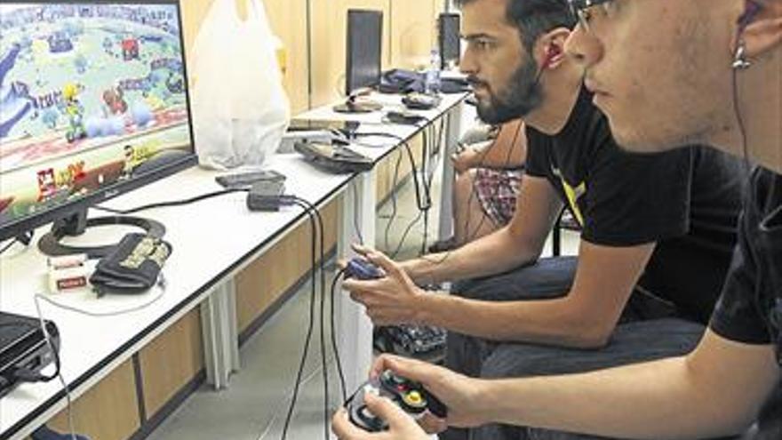 Jugadores de videojuegos de España Italia y California se baten en el Espai