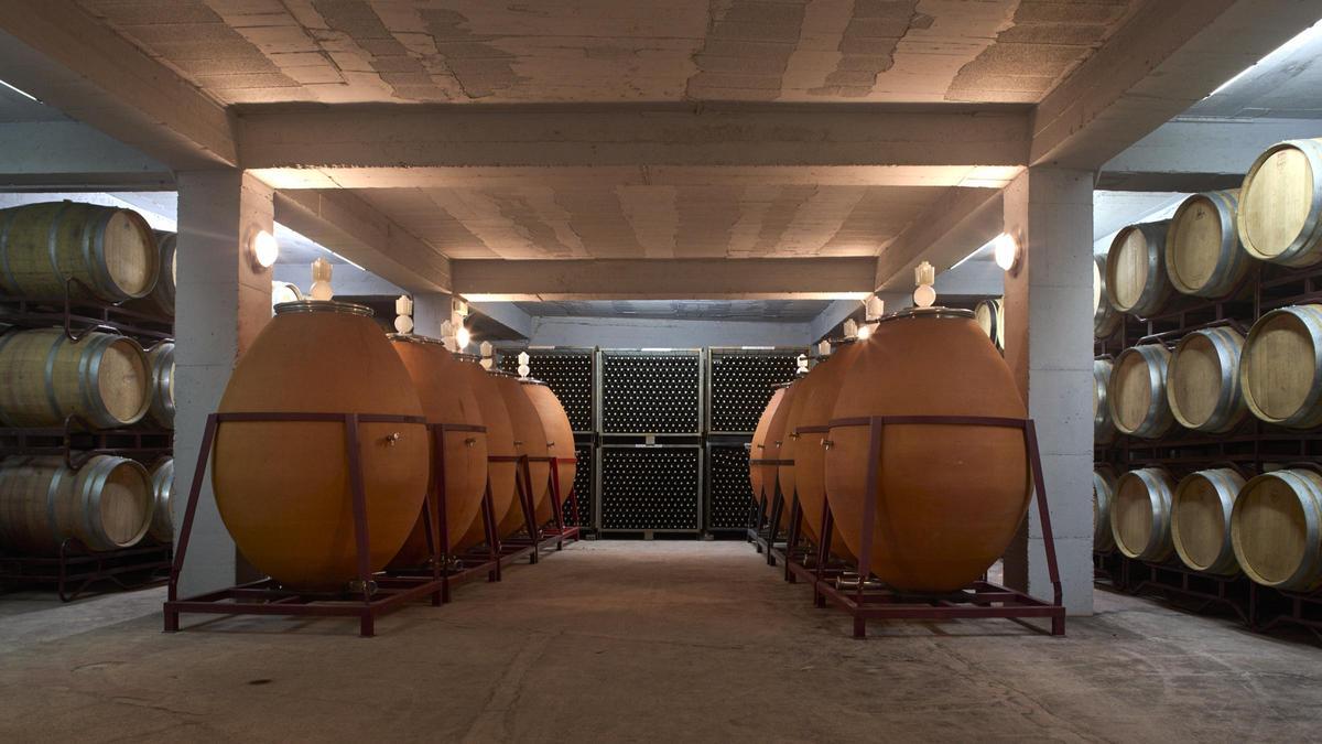Can Rich encuentra interesante y apropiado el uso de las ánforas para elaborar vinos en Ibiza.