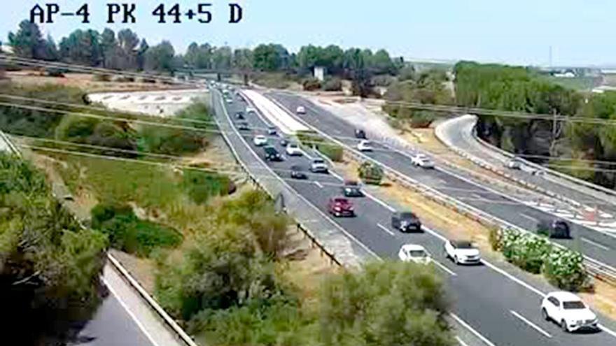 Nuevas retenciones de varios kilómetros en la AP-4 este domingo entre Sevilla y las playas de Cádiz