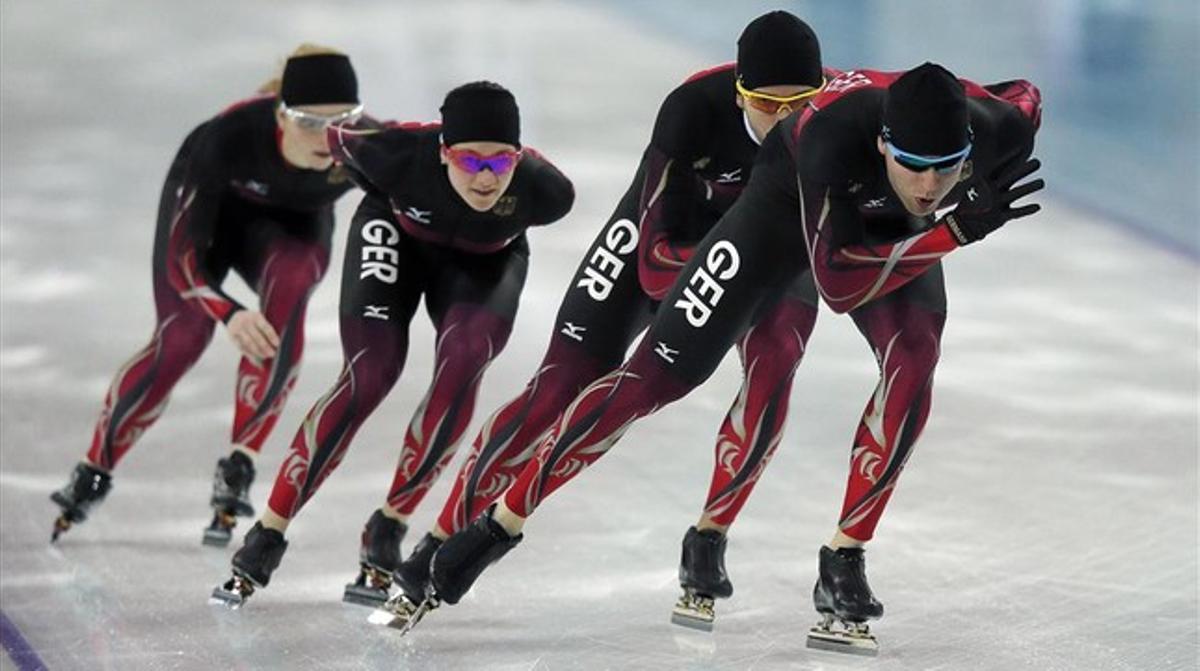 L’equip alemany de patinatge entrenant a l’Adler Arena.