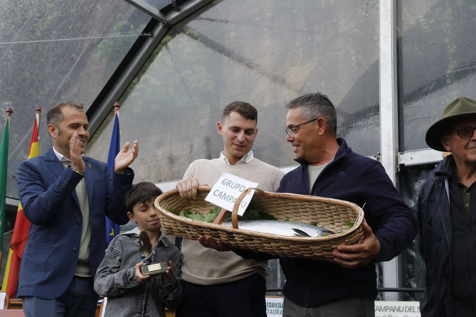 EN IMÁGENES: Así fue la subasta del campanu del Sella en Cangas de Onís
