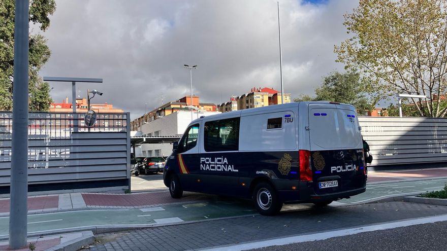 Hasta 8.000 euros por &#039;casarte&#039; con un migrante: cae una banda en Barcelona y Girona que concertó 77 parejas &#039;fake&#039;