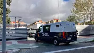 Hasta 8.000 euros por 'casarte' con un migrante: cae una banda en Barcelona y Girona que concertó 77 parejas 'fake'