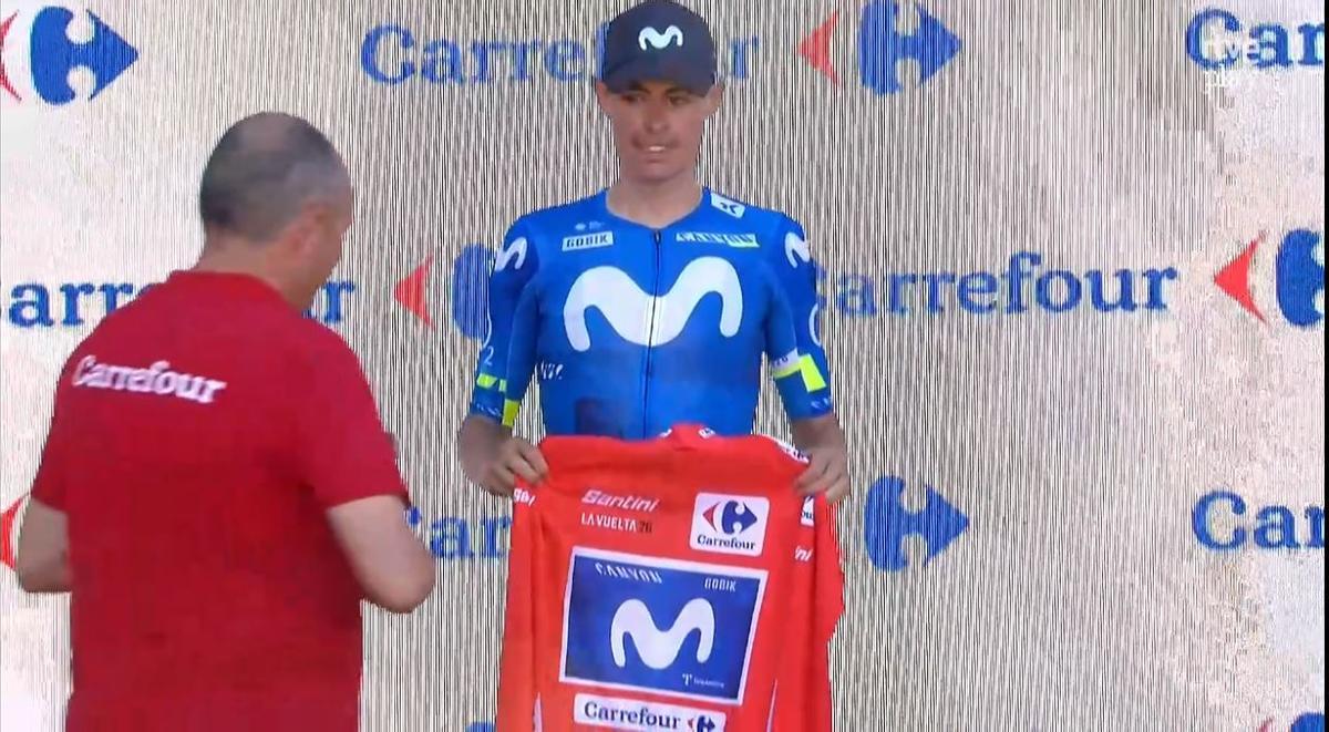 Enric Mas rehúsa a ponerse el maillot rojo por respeto a Pogacar.