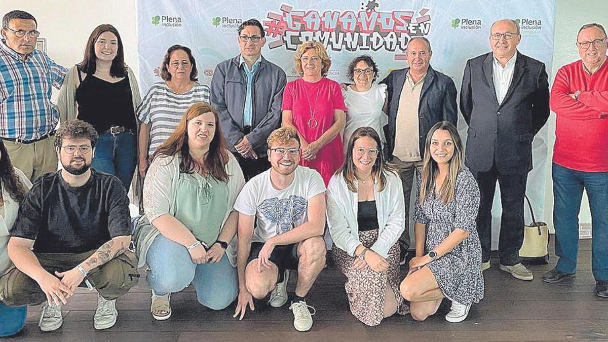 La consejera Mariví Broto visitó a la delegación aragonesa en Valencia.