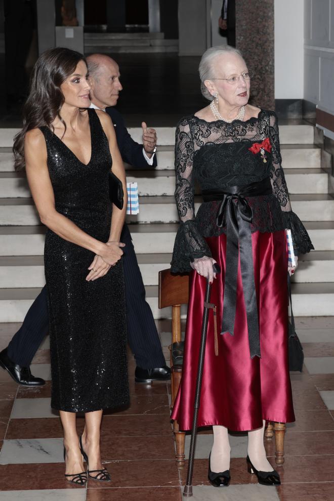 La reina Margarita junto a la reina Letizia durante la visita de Estado a Dinamarca de los Reyes.