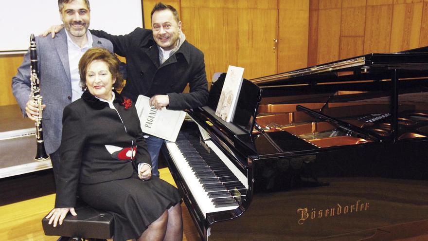 Estarque, segunda directora del conservatorio, entre el actual, Valverde (a la izq.), y el cuarto, Relova.