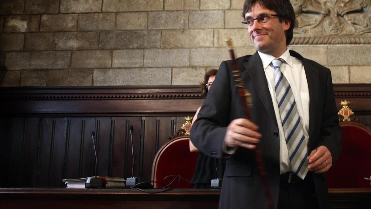 Carles Puigdemont, durante su toma de posesión como alcalde de Girona.