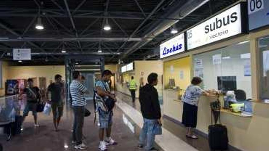 Abre la cafetería de la estación de autobuses y una nueva taquilla