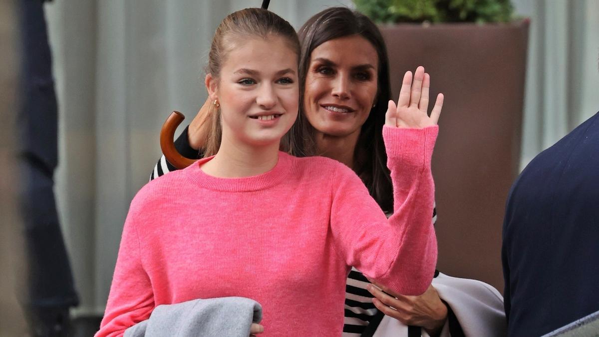 La princesa Leonor junto a doña Letizia en Cadavedo (Asturias)