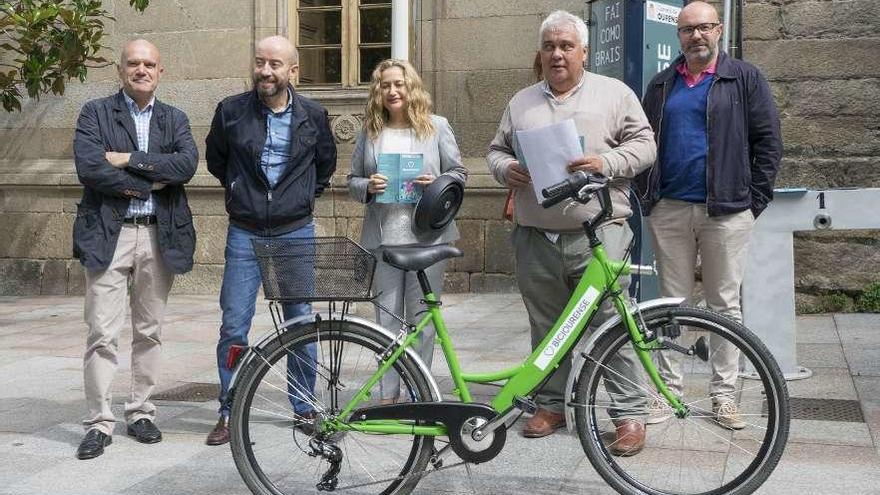 Presentación del nuevo servicio de préstamo de bicicletas del Concello de Ourense. // Enzo Sarmiento