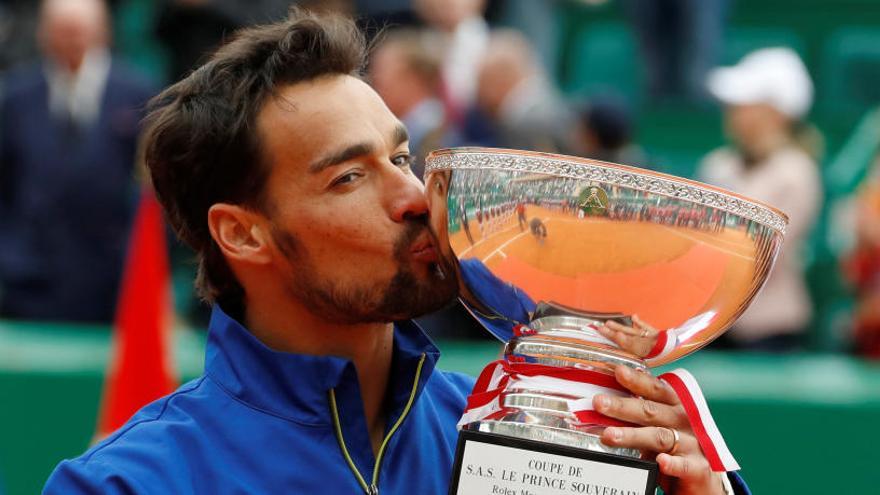 Fabio Fognini  posa con el trofeo del Masters 1000 de Montecarlo.