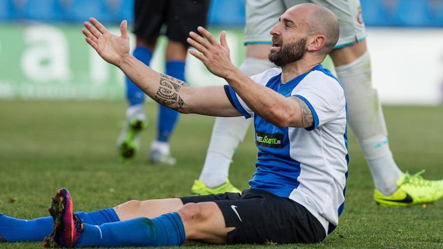 Chechu Flores se queja durante un partido del Hércules ante el Espanyol B el curso pasado.