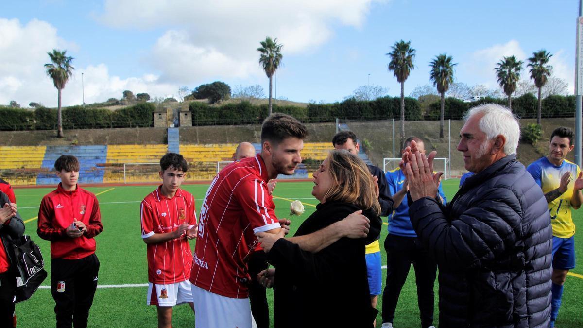 Uno de los homenajes del C.P. Monesterio a su jugador Antoñete