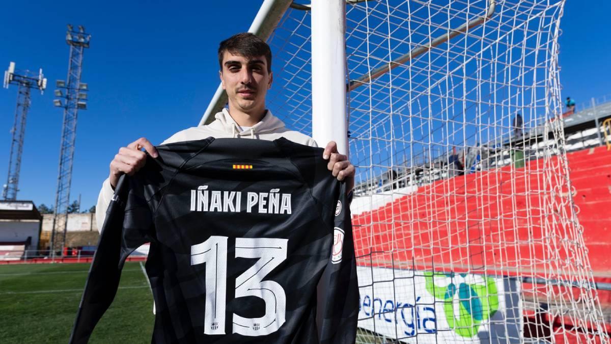 Arnau Fàbrega posa para SPORT en el Municipal de Barbastro esta mañana